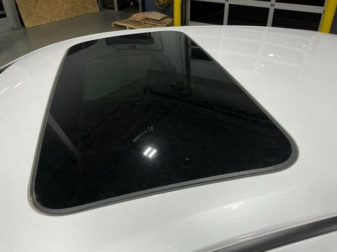 Used 2025 Nissan Sentra SR w/ SR Premium Package image 10