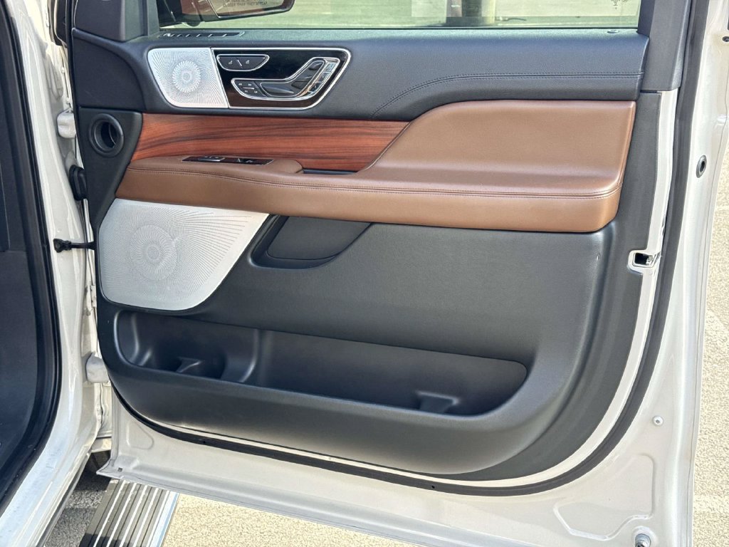 Used 2024 Lincoln Navigator Reserve AWD/4WD image 26