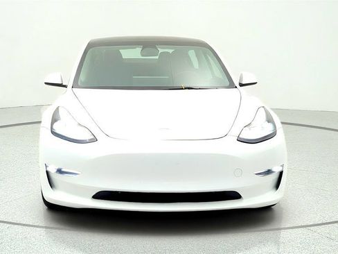 Used 2023 Tesla Model 3 Standard Range RWD image 2