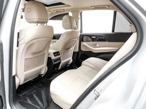 Used 2021 Mercedes-Benz GLE 450 4MATIC w/ AMG Line Exterior image 32