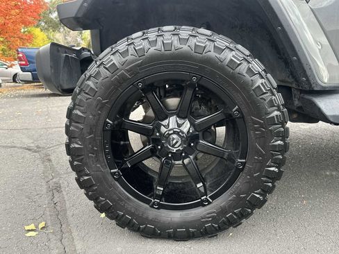 Used 2021 Jeep Wrangler Unlimited Sahara w/ Uconnect 4C Nav & Sound Group image 17