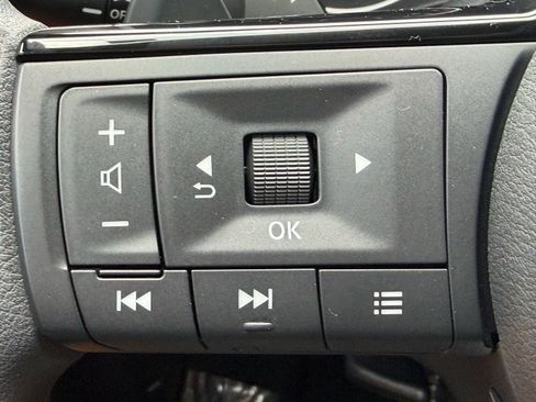 Used 2023 Nissan Rogue SV FWD image 25