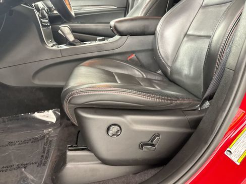 Used 2019 Jeep Grand Cherokee Trailhawk w/ Trailhawk Luxury Group AWD/4WD image 18