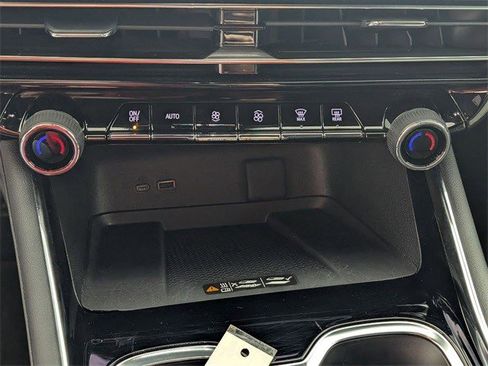 Certified 2024 Chevrolet Traverse LT image 18