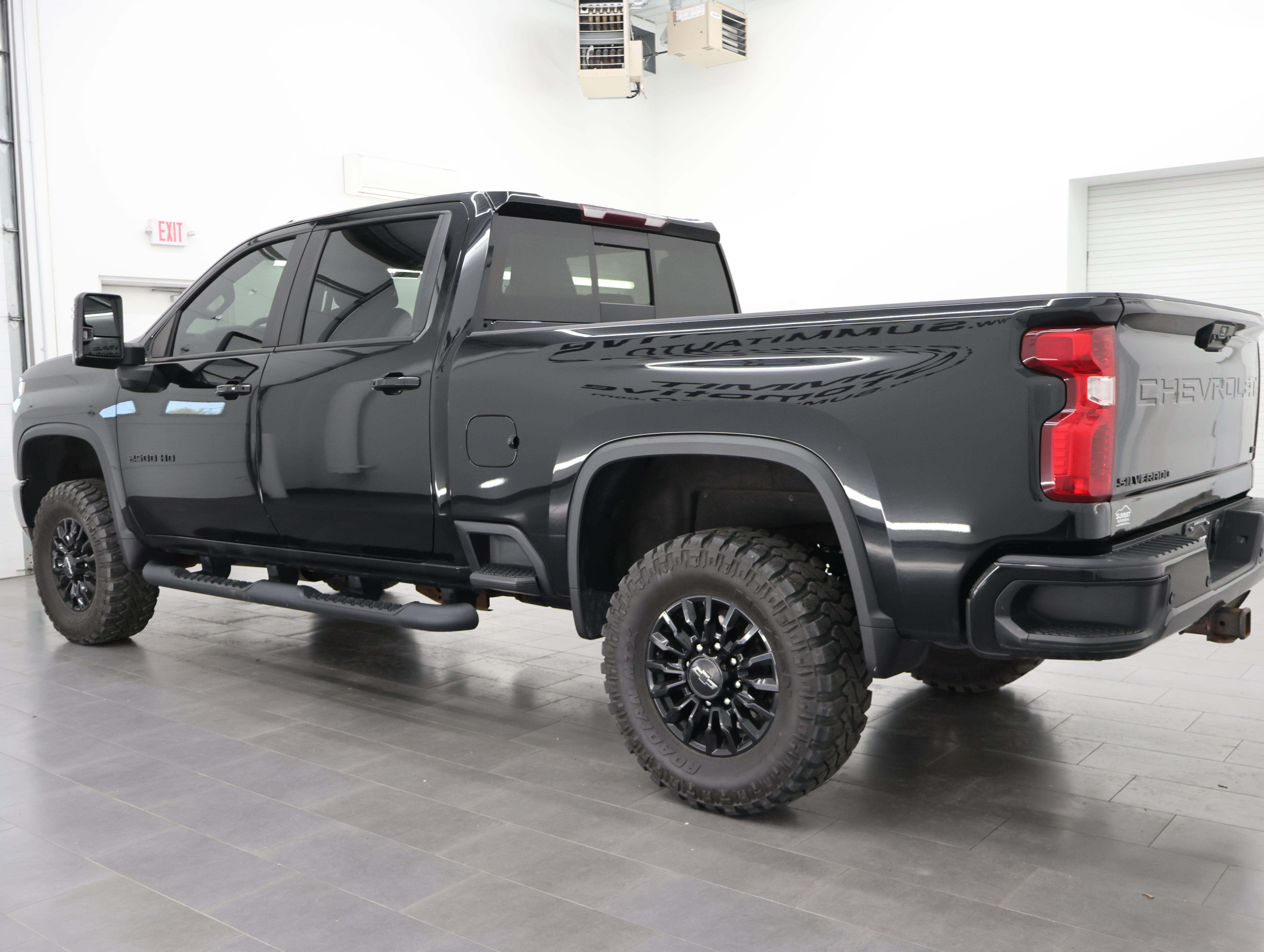 Used 2021 Chevrolet Silverado 2500 LT w/ Midnight Edition AWD/4WD image 6