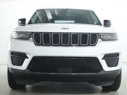 Used 2023 Jeep Grand Cherokee Laredo X AWD/4WD image 5