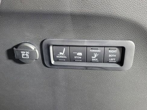 New 2026 Chrysler Pacifica Pinnacle image 13