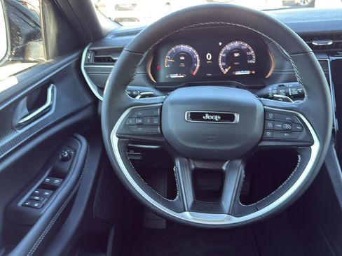 New 2025 Jeep Grand Cherokee Altitude image 25