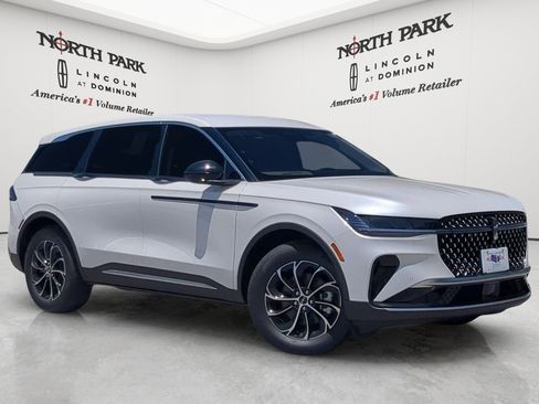 New 2026 Lincoln Nautilus Premier AWD/4WD image 7