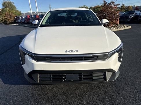 New 2025 Kia K4 LXS image 2