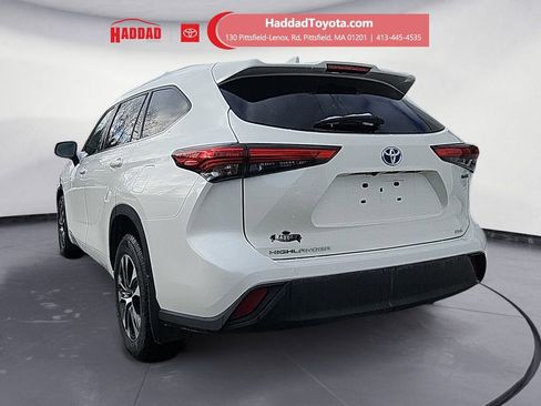 Used 2021 Toyota Highlander XLE image 3