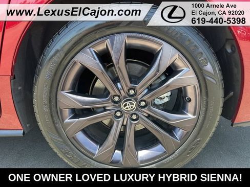 Used 2021 Toyota Sienna XSE w/ XSE Plus Package FWD image 40
