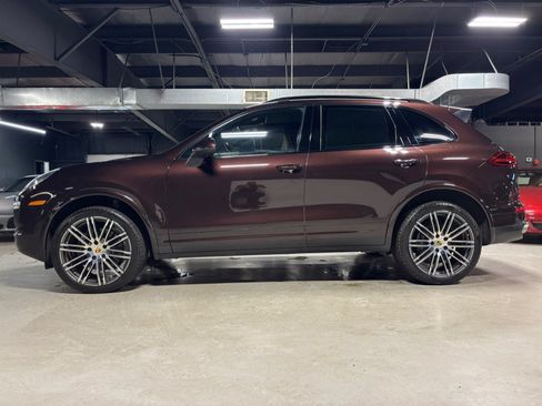 Used 2018 Porsche Cayenne Platinum Edition w/ Premium Package Plus AWD/4WD image 1