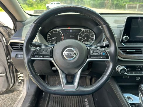 Used 2019 Nissan Altima 2.5 SL FWD image 12