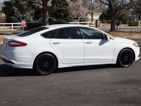 Used 2016 Ford Fusion SE image 4