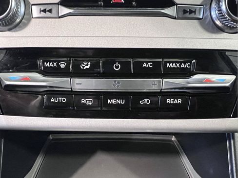 Used 2024 Ford Explorer XLT w/ Equipment Group 202A AWD/4WD image 29