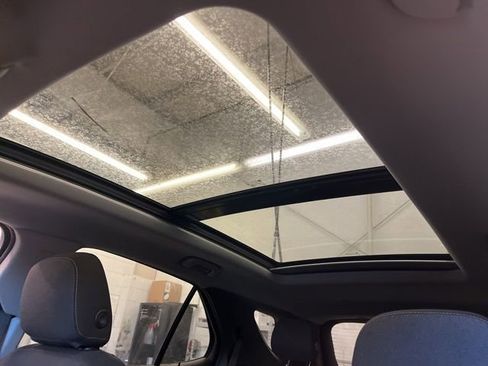 Used 2019 Chevrolet Equinox LT w/ Sun & Navigation Package image 11