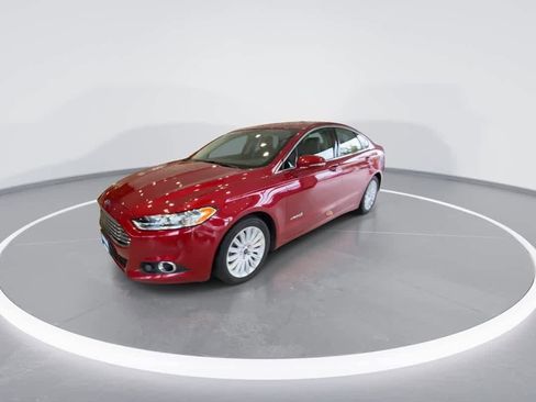 Used 2016 Ford Fusion SE w/ Equipment Group 502A FWD image 4