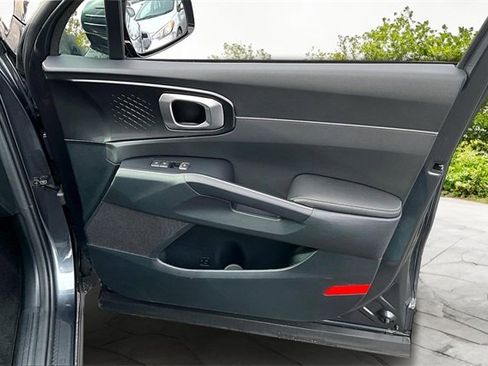Used 2023 Kia Sorento LX image 22