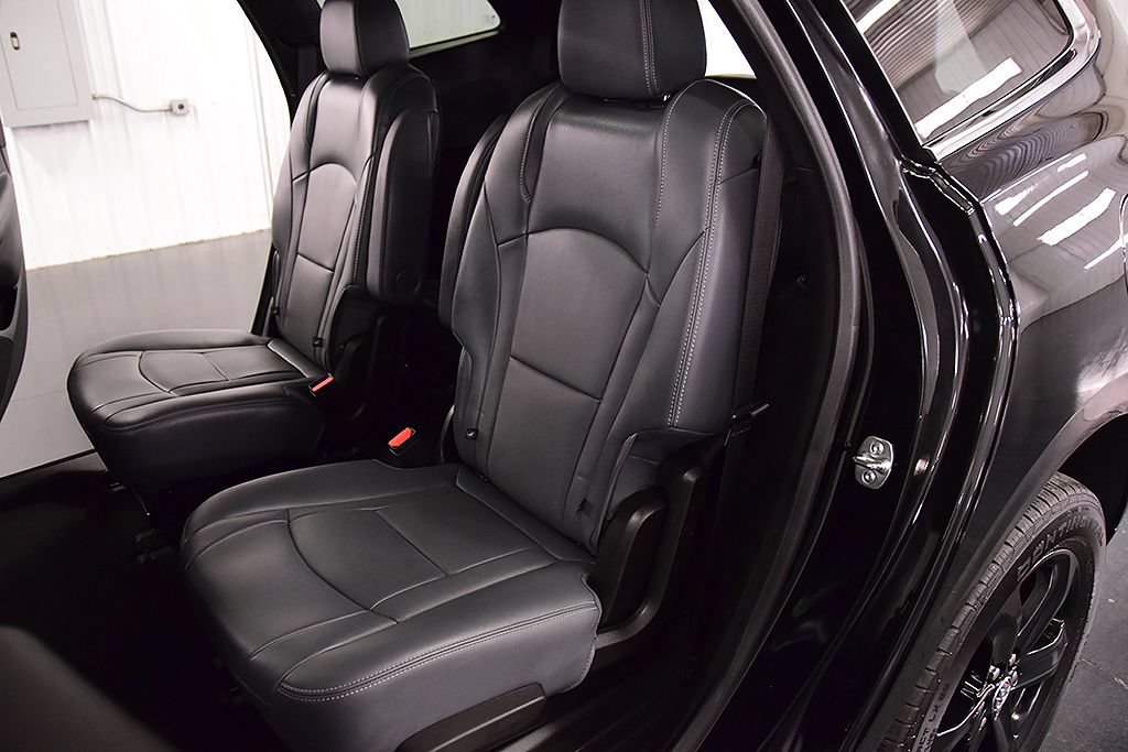 Used 2024 Buick Enclave Essence w/ Experience Buick Package AWD/4WD image 32