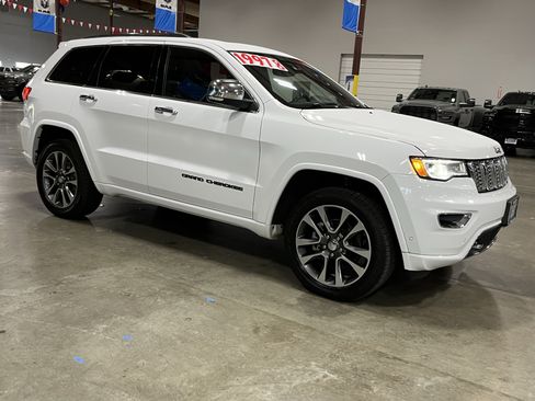 Used 2018 Jeep Grand Cherokee Overland AWD/4WD image 7
