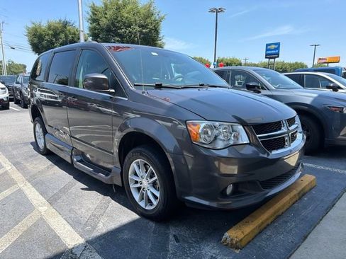 Used 2019 Dodge Grand Caravan SXT FWD image 1