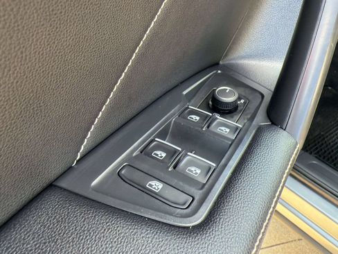 Used 2022 Volkswagen Tiguan SE FWD image 29