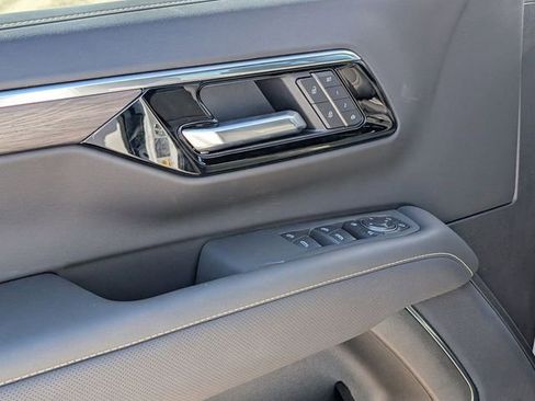 New 2026 Chevrolet Suburban Premier image 19