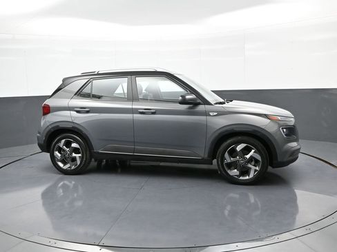 Certified 2022 Hyundai Venue Limited FWD image 5