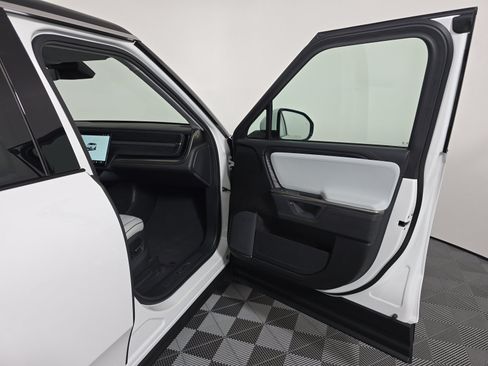 Used 2025 Rivian R1S Adventure AWD/4WD image 18