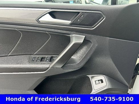 Used 2022 Volkswagen Tiguan SE R-Line AWD/4WD image 27