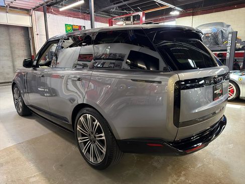 Used 2023 Land Rover Range Rover SE AWD/4WD image 9