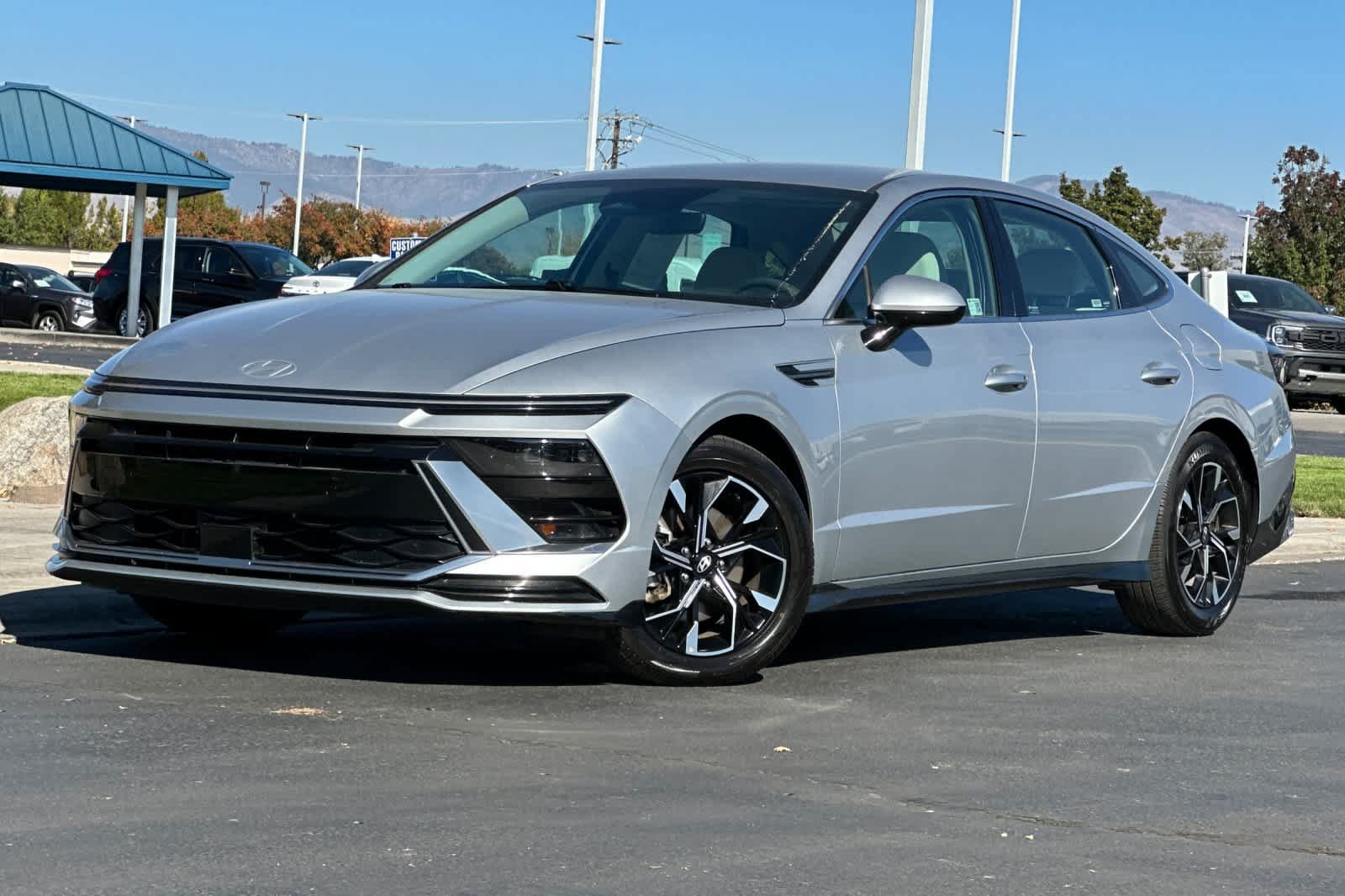 Used 2025 Hyundai Sonata SEL FWD image 1