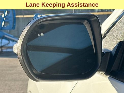 Used 2025 GMC Acadia AT4 w/ Luxury Package image 8