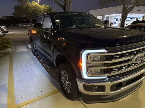 Used 2025 Ford F250 Lariat image 2