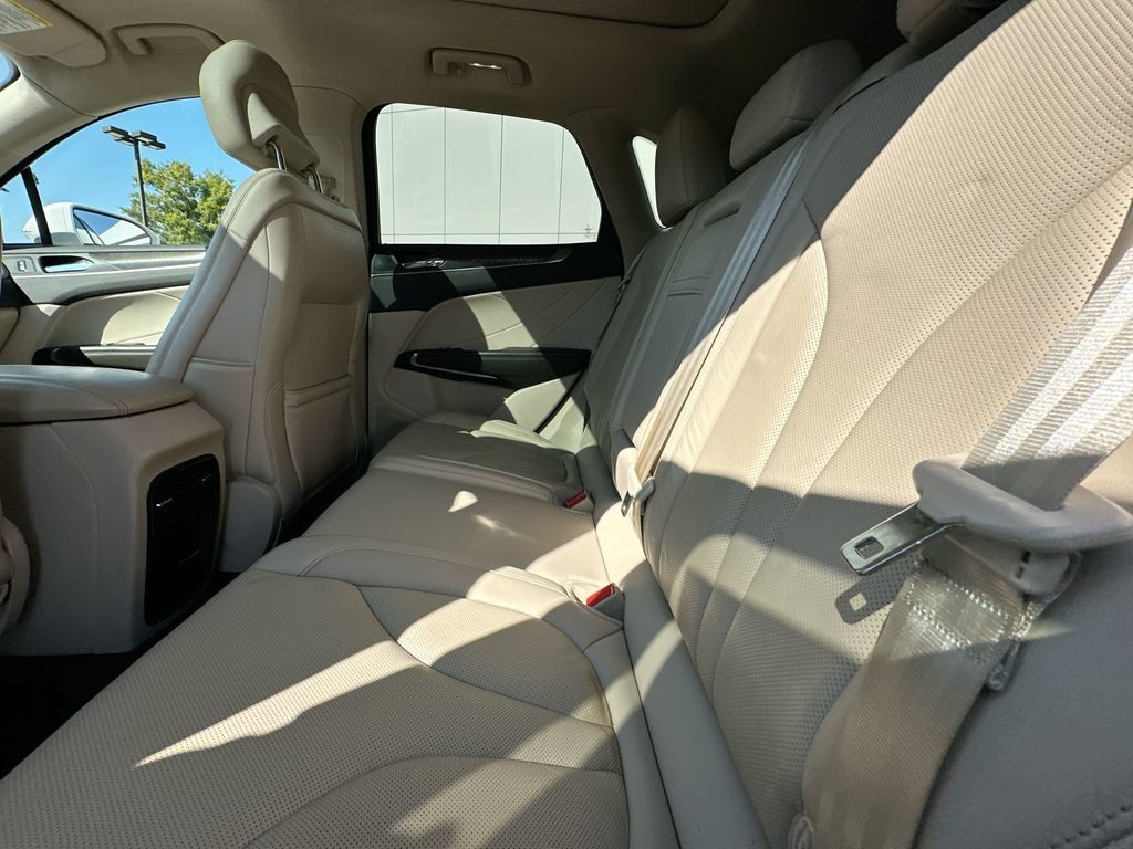 Used 2017 Lincoln MKC Reserve FWD image 4