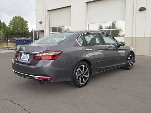 Used 2017 Honda Accord EX image 5