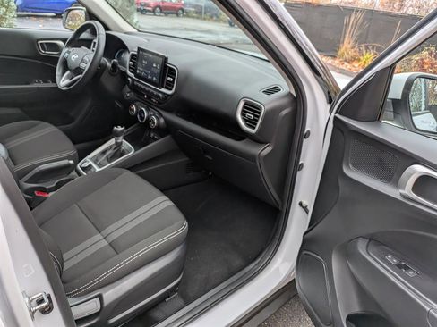 Certified 2024 Hyundai Venue SEL image 11