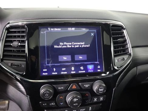 Used 2019 Jeep Grand Cherokee Laredo AWD/4WD image 52