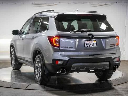 Used 2022 Honda Passport TrailSport image 2