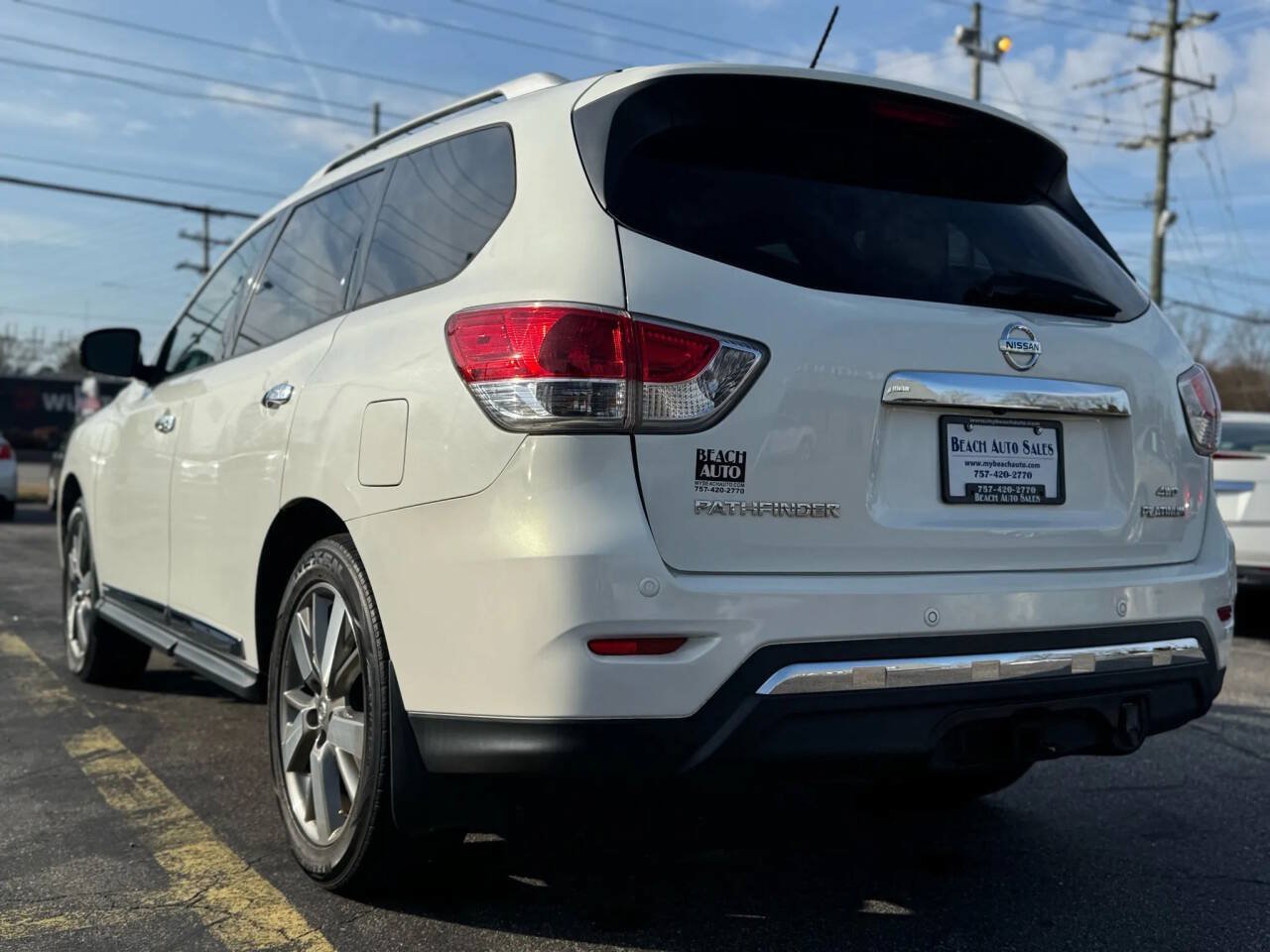 Used 2014 Nissan Pathfinder Platinum AWD/4WD image 6