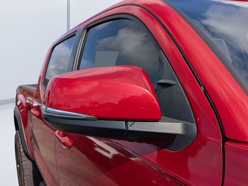 Used 2018 Toyota Tacoma TRD Off-Road AWD/4WD image 11