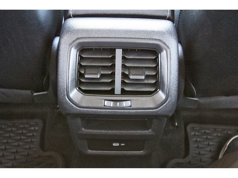 Used 2022 Volkswagen Taos SE image 15