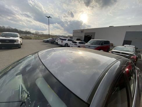 Used 2023 Nissan Sentra SV image 3