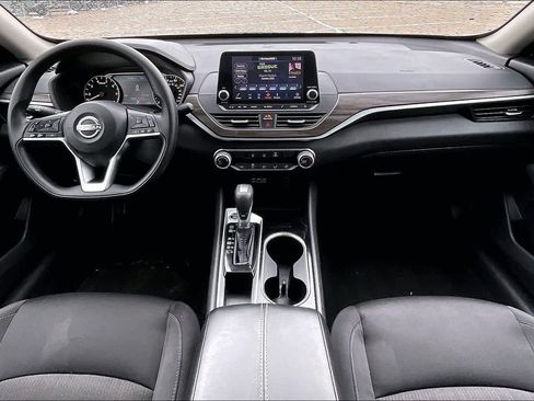 Used 2024 Nissan Altima 2.5 SV image 10