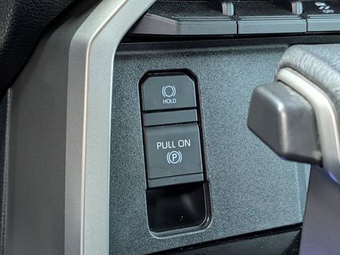 Used 2025 Toyota Tundra Limited AWD/4WD image 17