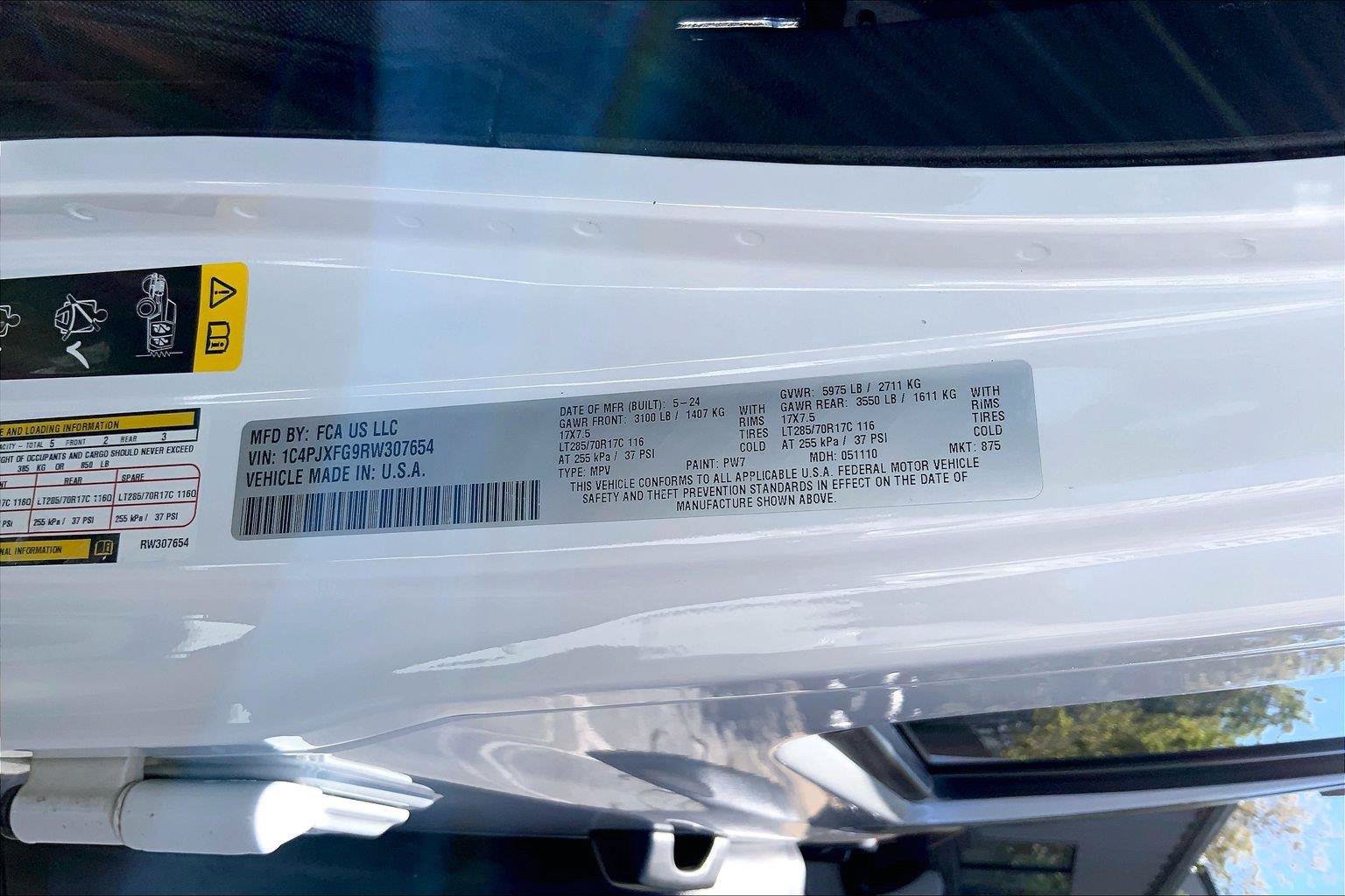 Certified 2024 Jeep Wrangler Unlimited Rubicon AWD/4WD image 34