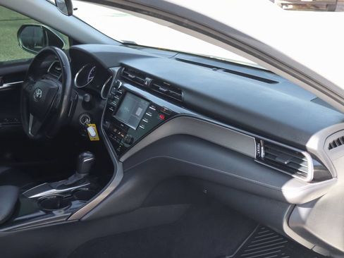 Used 2020 Toyota Camry SE FWD image 39