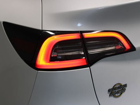 Used 2021 Tesla Model Y Long Range image 51