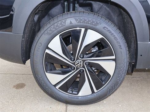 New 2026 Volkswagen Taos SE AWD/4WD image 8